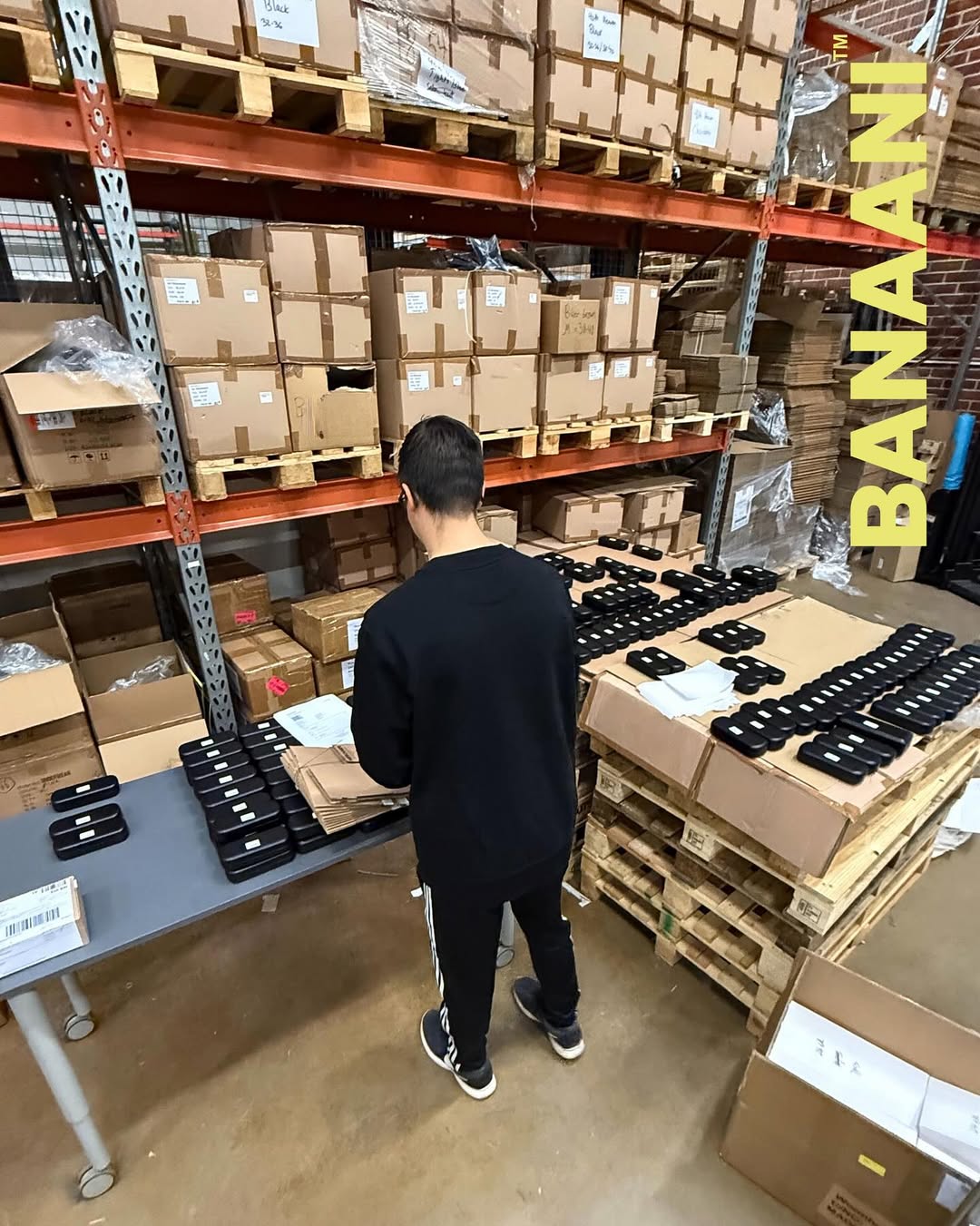 Banaanin Turun varastolla valmistellaan uusia lasitilauksia
